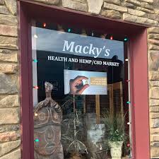 Macky's Health Food Market logo
